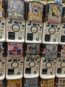 この写真はアミュプラザ宮崎のガチャガチャ専門店「ガシャココ」の店内の写真1です