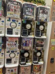 この写真はアミュプラザ宮崎のガチャガチャ専門店「ガシャココ」の店内の写真3です