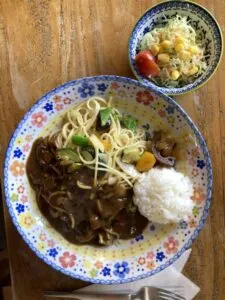 この写真は喫茶店「ろくろ」のカレースパゲティの写真です