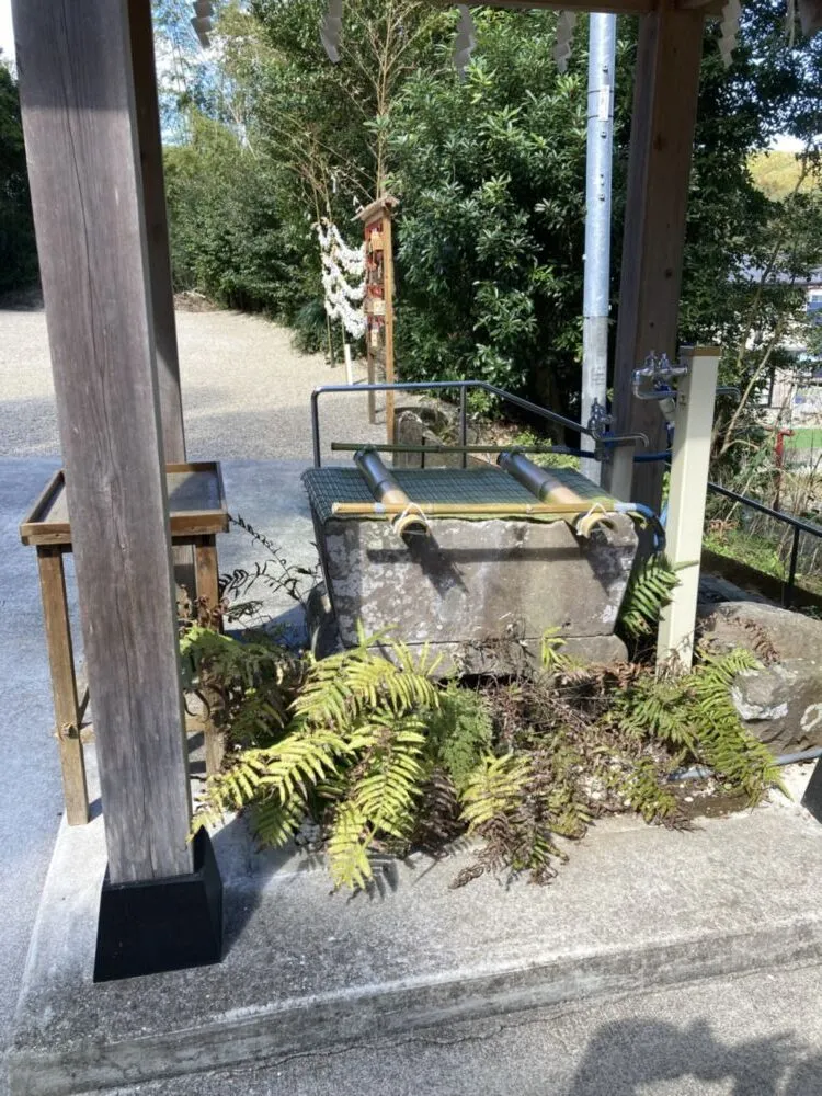 この写真は奈古神社の手水の写真です
