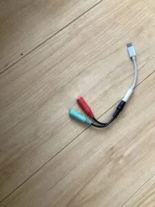 「写真の説明」　PIXEL7に外部マイクを接続するケーブルの写真2