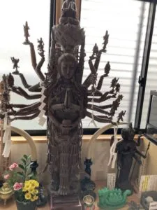 「写真の説明」　宮崎市の立正寺にある千手観音様の写真