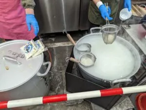 「写真の説明」　カンカン市の市場うどんの写真1