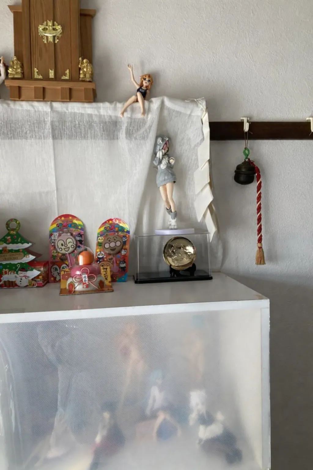 「写真の説明」紅白の鏡餅を飾ってる