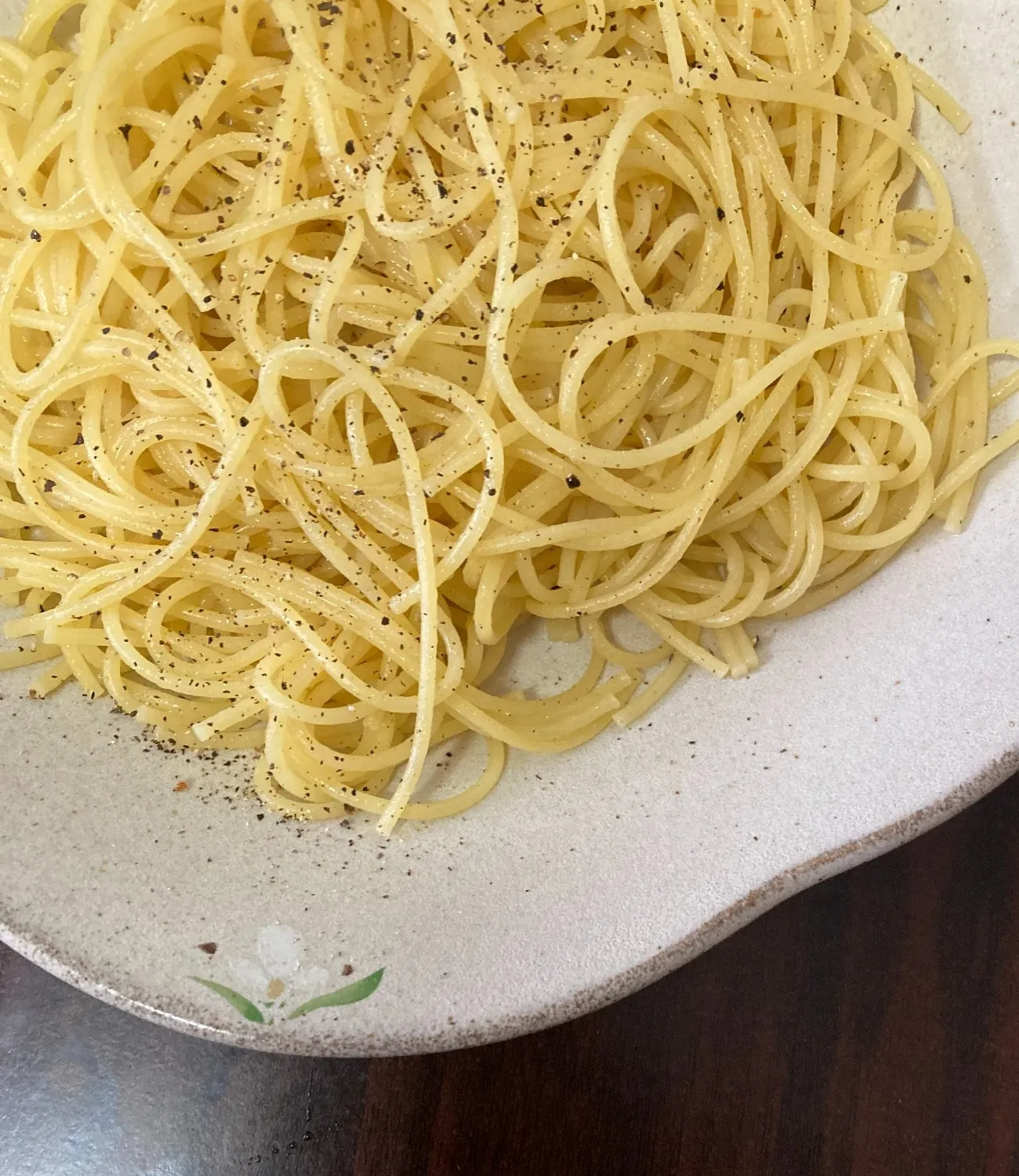 「写真の説明」バターとブラックペッパーのパスタ