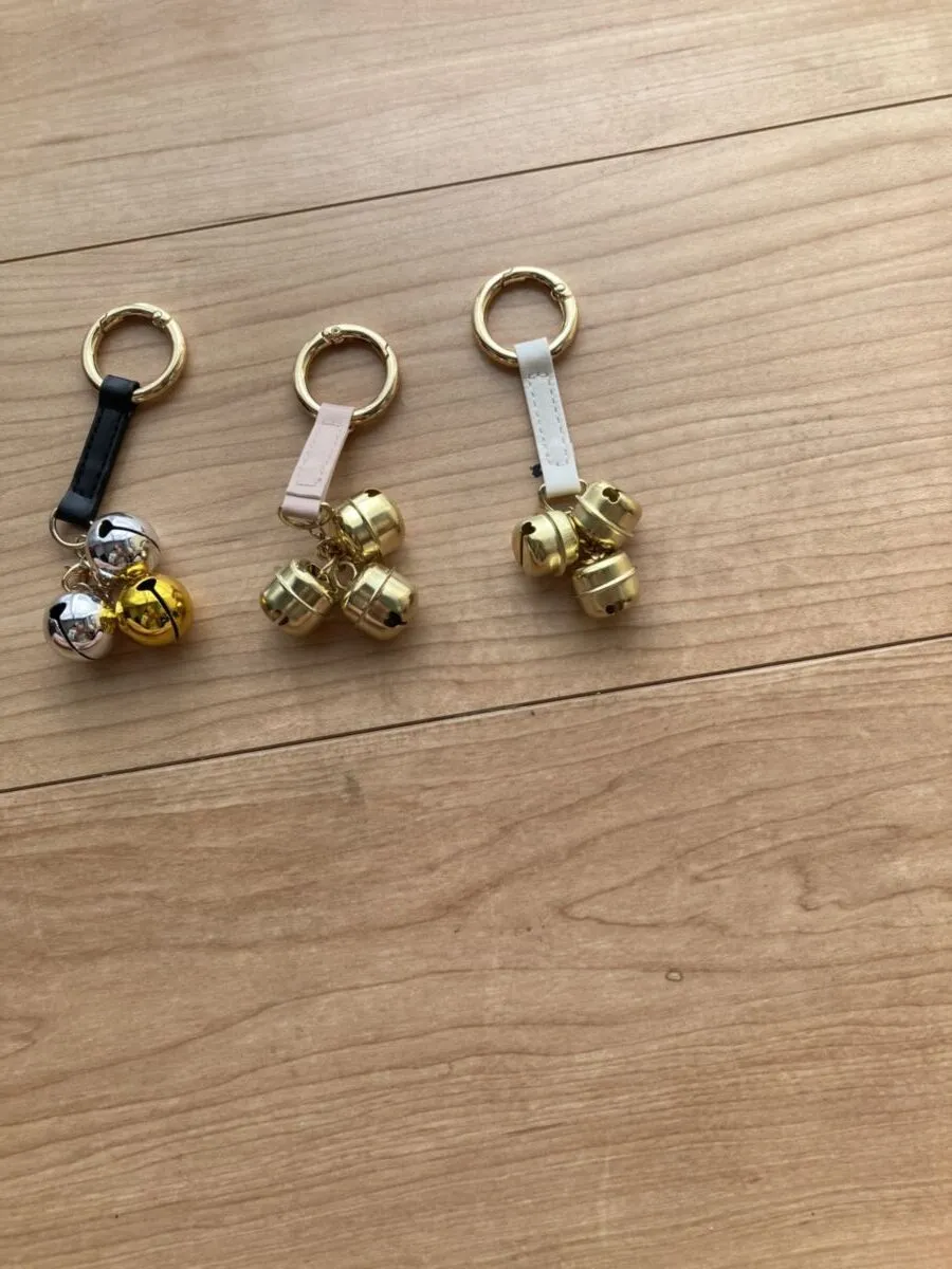 「写真の説明」ひんだれた商店の熊鈴